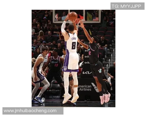 威少12+10拉文爆砍42分,阿德巴约哑火,国王大胜热火终结4连败